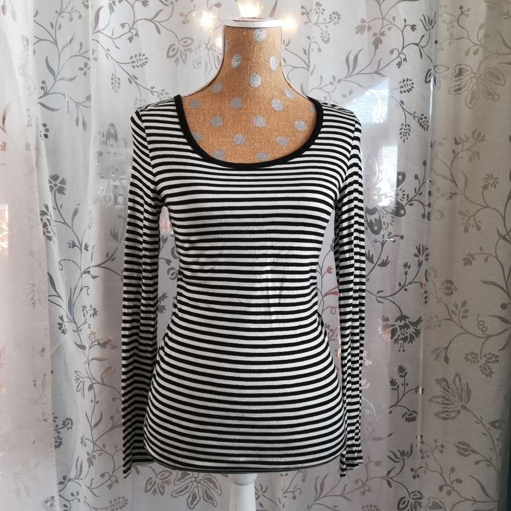 Classy Black and White Top